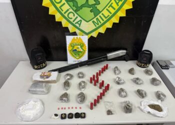 ROTAM apreende drogas e calibre 12 após denúncia anônima no Hauer