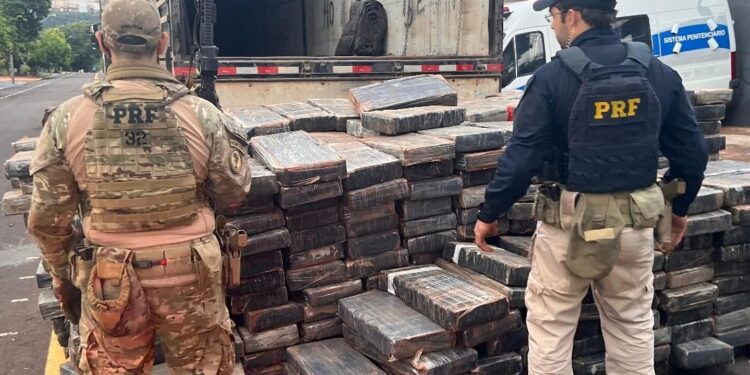 PRF apreende mais de 5 toneladas de maconha no Paraná