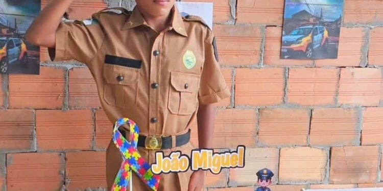 Polícia Militar surpreende garoto com autismo em aniversário especial