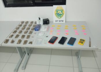 ROTAM apreende drogas e prende dupla durante abordagem em Piraquara