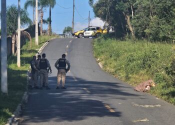 Corpo de mulher encontrado enrolado em coberta é identificado; outro corpo foi encontrado no mesmo local