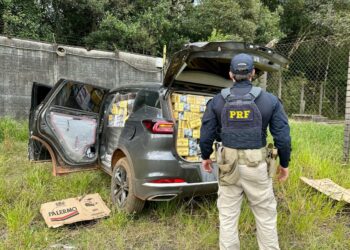 PRF apreende cerca de 30.000 maços de cigarro em veículo roubado em Guarapuava