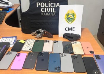 Polícia recupera celulares furtados e apreende arma de fogo em Curitiba