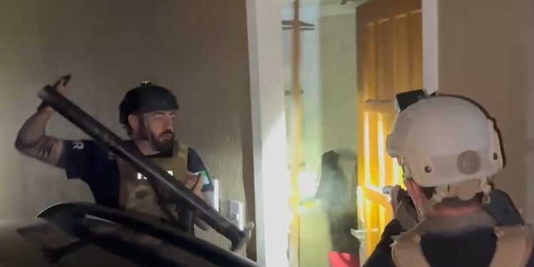 Polícia Civil prende quatro suspeitos por roubo de carga de fertilizantes avaliada em R$ 100 mil