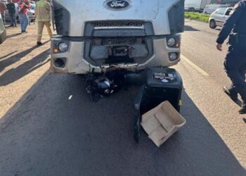 Motociclista morre em colisão com caminhão na BR-369