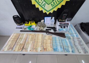 RONE apreende drogas, arma e R$ 53 mil em patrulhamento no Caximba