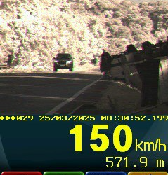 PRF flagra caminhonete a 150 km/h próximo a local de acidente no Paraná