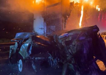 Engavetamento com cinco veículos deixa uma vítima fatal e interdita BR-376 em Ponta Grossa