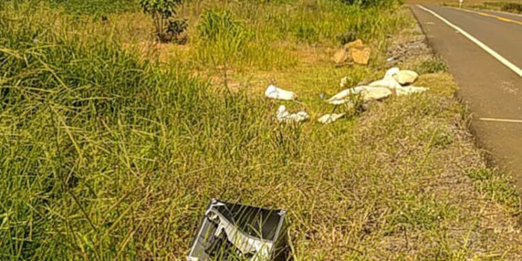 DER/PR alerta para riscos do descarte irregular de lixo em rodovias estaduais