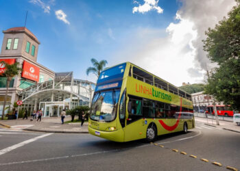 No aniversário de Curitiba, Shopping Estação distribui livros de colorir com pontos turísticos da cidade