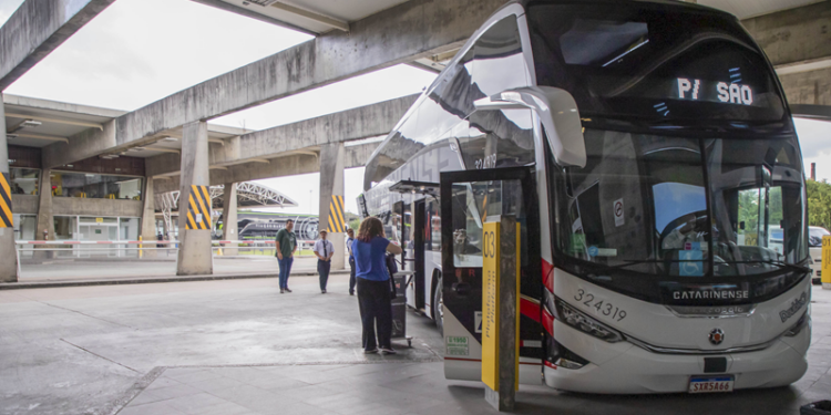 Rodoviária de Curitiba prevê 60 mil embarques e desembarques no feriadão de Páscoa e Tiradentes