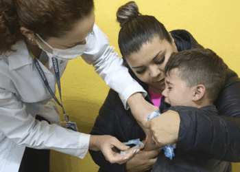 Campanha de vacinação em escolas municipais e CMEIs de Curitiba começa no dia 5 de maio