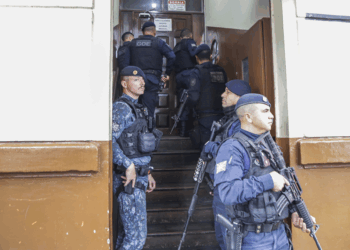 Em operação integrada, Prefeitura interdita dois pensionatos no Centro de Curitiba