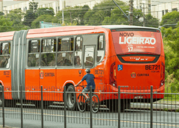 Prefeitura de Curitiba vai reforçar medidas para coibir “rabeira” nos ônibus