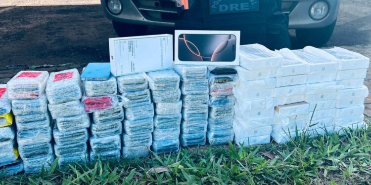 Polícia Federal prende bombeiro militar com 235 celulares contrabandeados na BR-277