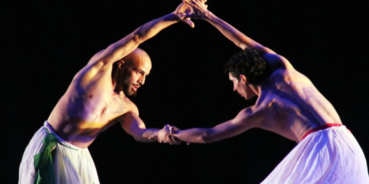 Inspirado em Heitor Villa-Lobos, espetáculo “Dançando Villa” fica em cartaz no Festival de Curitiba