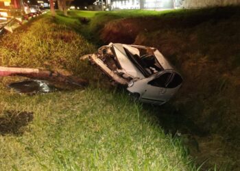 Jovem morre e condutor fica ferido após capotamento na BR-277, em Curitiba