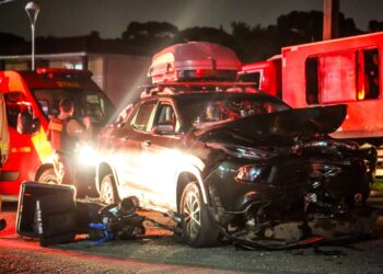 Motoboy morre em colisão frontal com carro na contramão em Colombo