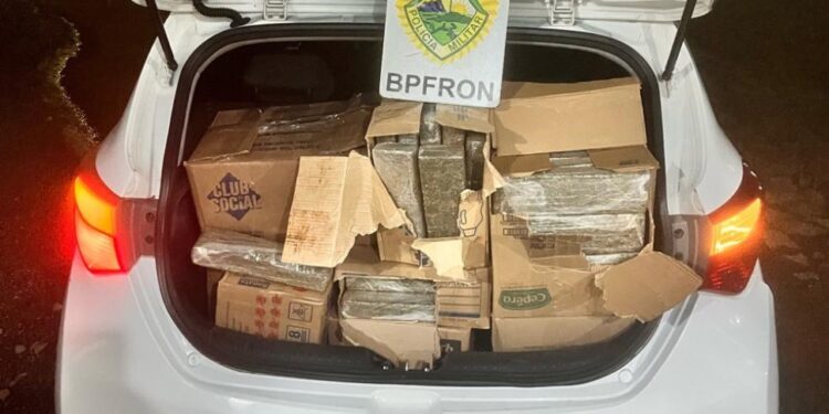 BPFRON apreende 150 quilos de maconha em veículo na BR-277