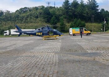 Helicóptero da PRF socorre motociclista ferido em acidente na BR-116