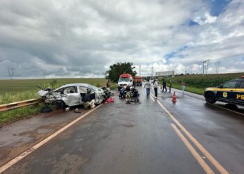Colisão frontal entre carro e caminhão mata menino de 12 anos na BR-369
