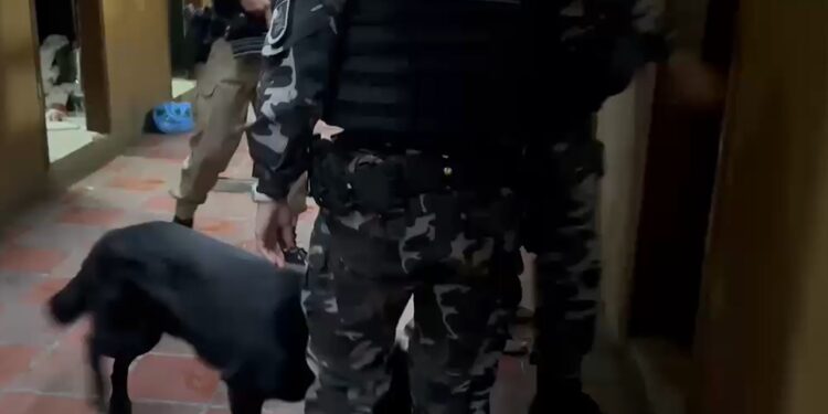 Polícia Civil deflagra operação em hotéis usados pelo tráfico no centro de Curitiba