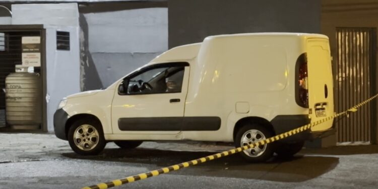 Homem com passagens pela polícia é executado a tiros em posto de combustíveis em Colombo