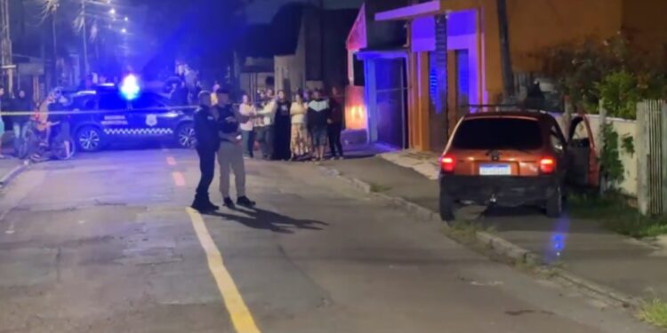 Rapaz é executado a tiros dentro de carro em São José dos Pinhais