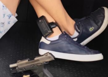 Tornozelado armado e com três crianças no carro é preso após tentar fugir da Guarda Municipal e provocar acidente