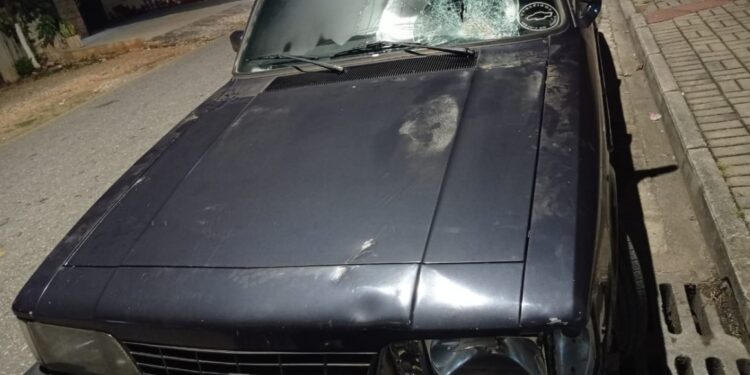 Motorista bêbado atropela ciclista e familiares do condutor do carro agridem PRFs
