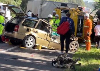 Colisão envolvendo 4 veículos deixa um morto e dois feridos graves na Rodovia do Xisto