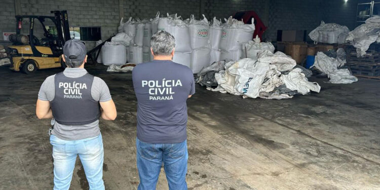 PCPR prende três pessoas e recupera 37 toneladas de fertilizantes
