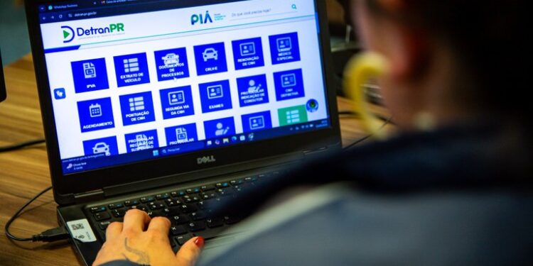 PRF alerta para golpes em pagamentos de taxas veiculares com sites clonados e mensagens falsas