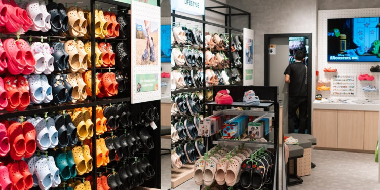 Crocs inaugura loja no Shopping Curitiba