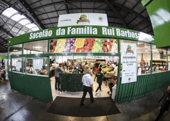 No aniversário da Rua da Cidadania Matriz, Sacolão da Família tem promoção de hortifrútis, a R$ 1,99 o quilo