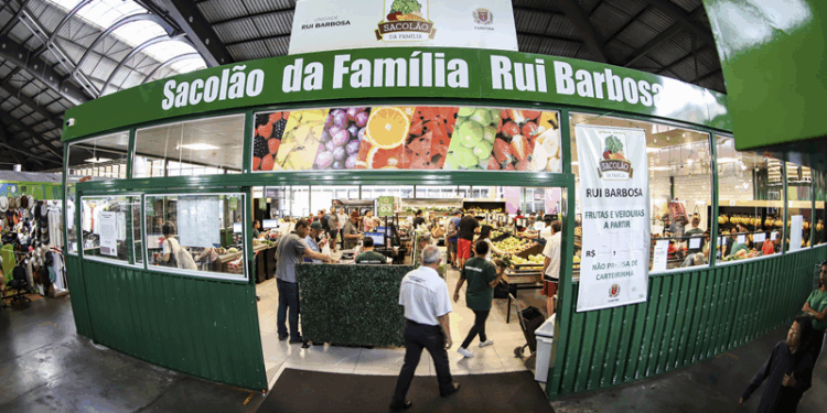 No aniversário da Rua da Cidadania Matriz, Sacolão da Família tem promoção de hortifrútis, a R$ 1,99 o quilo