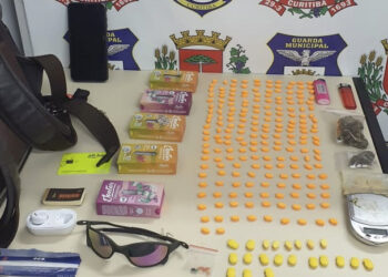 Guarda Municipal de Curitiba prende homem em flagrante por tráfico de drogas