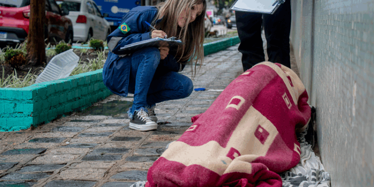 Com previsão de frio intenso, Curitiba reforça acolhimento de pessoas em situação de rua