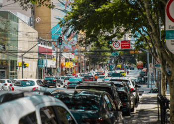 Curitiba reduz mortes no trânsito, mas acidentes ainda sobrecarregam o sistema de saúde