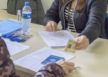Curitiba tem quarto melhor resultado do país em geração de empregos, puxado pelo setor de serviços