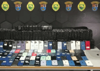 Acostamento e faixa 2 na BR-277 em Morretes estão interditados após queda de talude