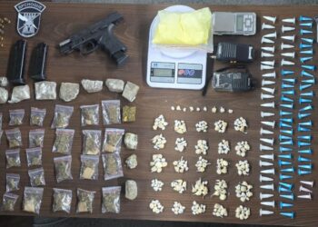 Indivíduo é neutralizado pelo CHOQUE e policiais encontram drogas e arma em Almirante Tamandaré