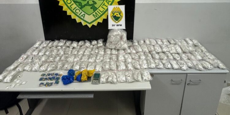 ROTAM apreende quase 5 kg de cocaína e crack no bairro Cajuru