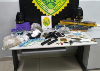 ROTAM prende dupla e apreende pistola, munição e mais de 18 kg de drogas na CIC
