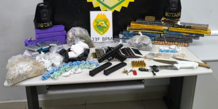 ROTAM prende dupla e apreende pistola, munição e mais de 18 kg de drogas na CIC