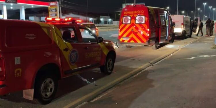 Homem morre atropelado por van na BR-376 em São José dos Pinhais