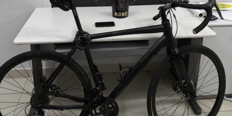 RONE prende criminoso e recupera bicicleta e celular roubados