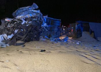 Semirreboque se solta, atinge caminhão e mata motorista na BR-376