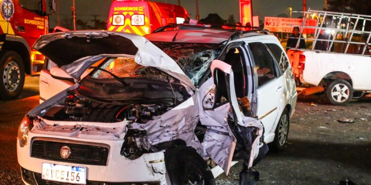 Motorista com sinais de embriaguez provoca grave acidente em Colombo