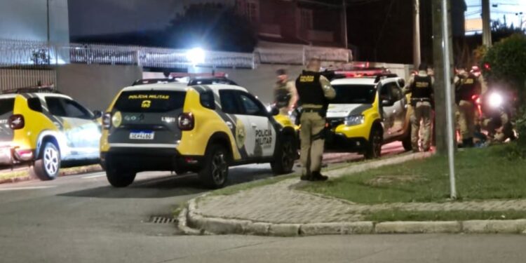 Dupla em moto empreende fuga da PM no Jardim das Américas; um foi baleado e outro apreendido